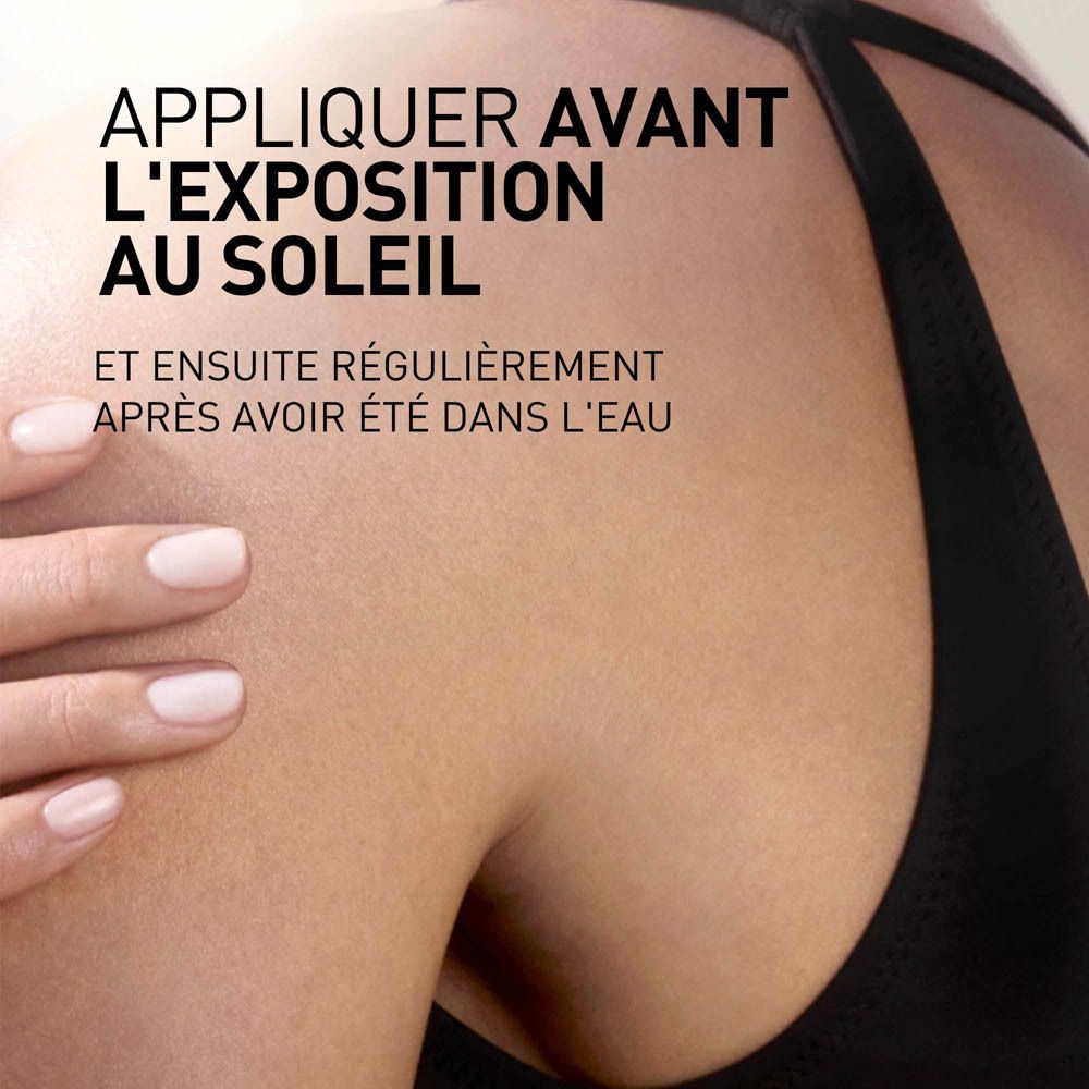 Bras de femme avec FILORGA UV Cellular-Protect. Texte: Appliquer avant l'exposition au soleil et après.