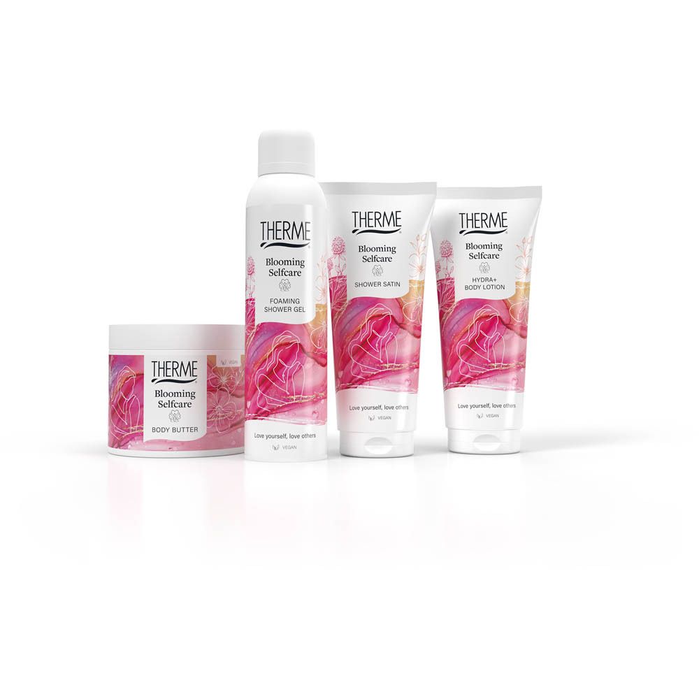 Différents produits de la gamme Blooming Selfcare. Tubes, pots et flacon.