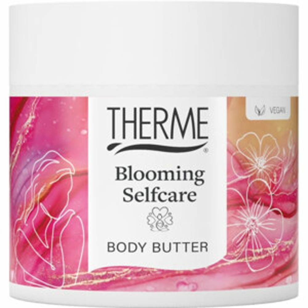 Pot blanc avec étiquette rose. Inscription: THERME, Blooming Selfcare, Body Butter. Logo végétalien.