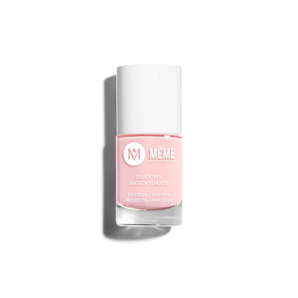 Flacon de vernis à ongles rose avec bouchon blanc. Inscription : MÊME, Silicium & Antioxydants.