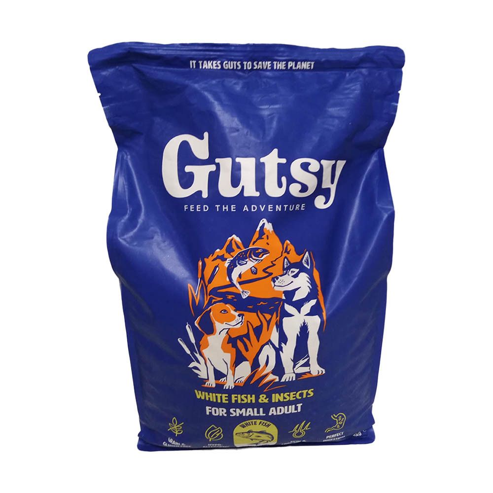 Sac bleu avec logo Gutsy et illustration chien, poisson et montagne. Texte: White Fish & Insects for Small Adult.