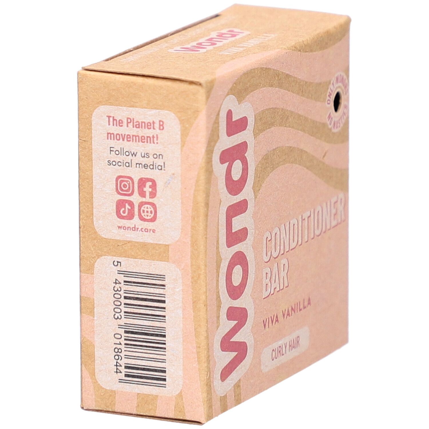 Boîte en carton avec code-barres, texte "The Planet B movement!" et icônes de réseaux sociaux.