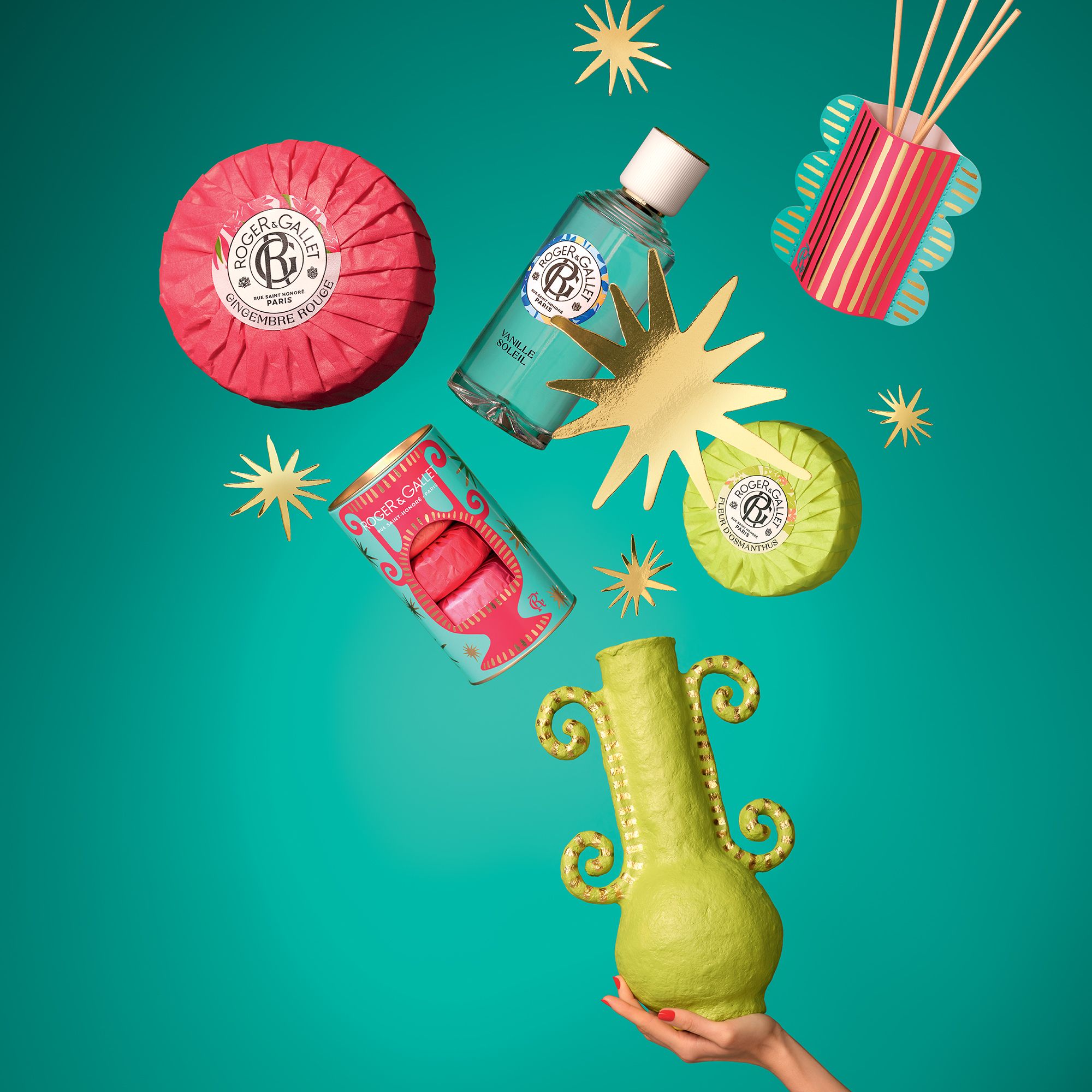 Ensemble produit avec flacon et savon. Inscription : Cédrat. Sur fond blanc.