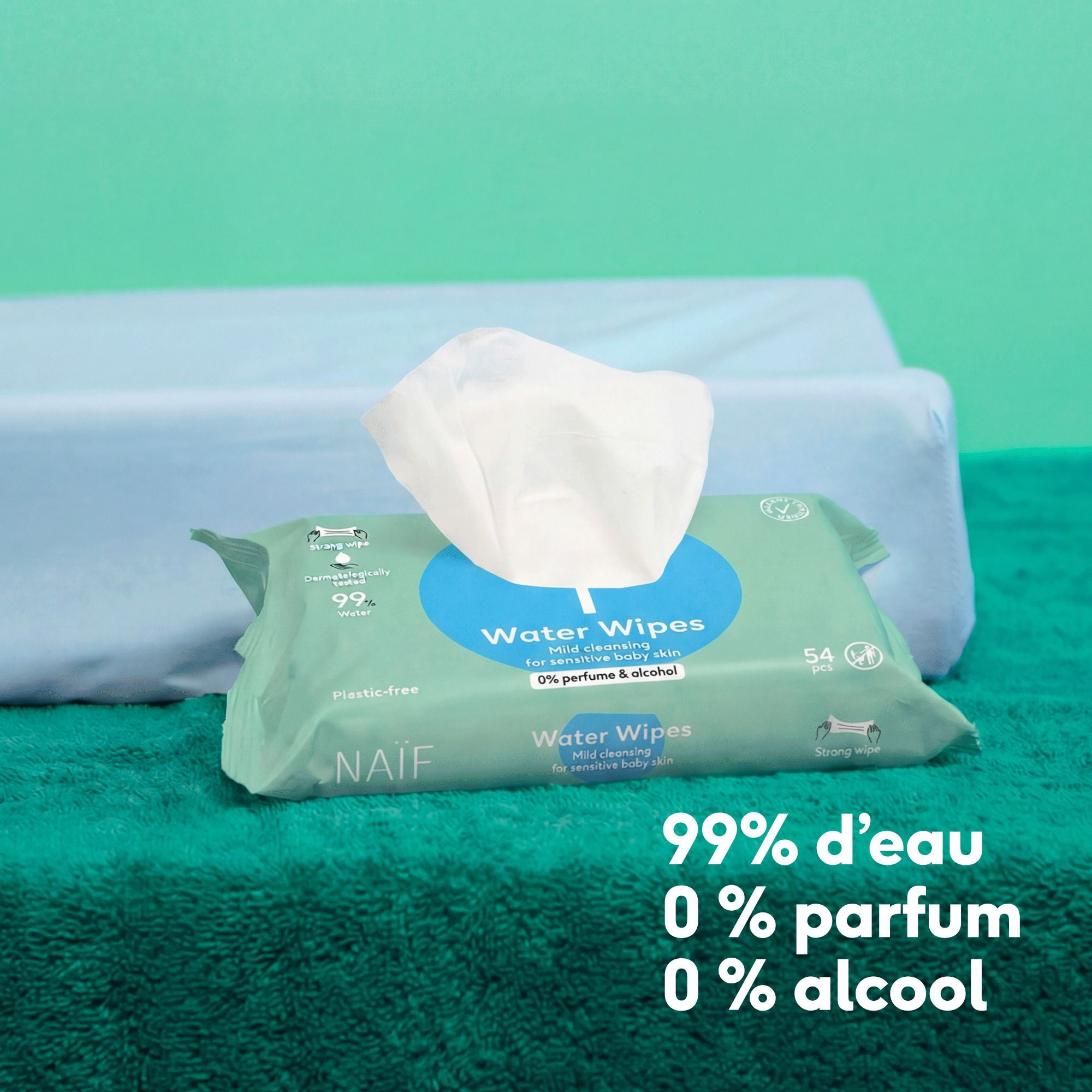 Jambe de bébé tenue par des mains, Naïf "Tout ce dont votre bébé a besoin, Rien de plus".