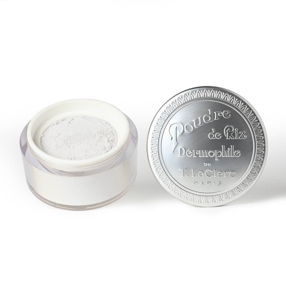 Pot ouvert avec poudre libre. Nom du produit: Poudre de Riz Dermophile de T. LeClerc. Couvercle argenté.