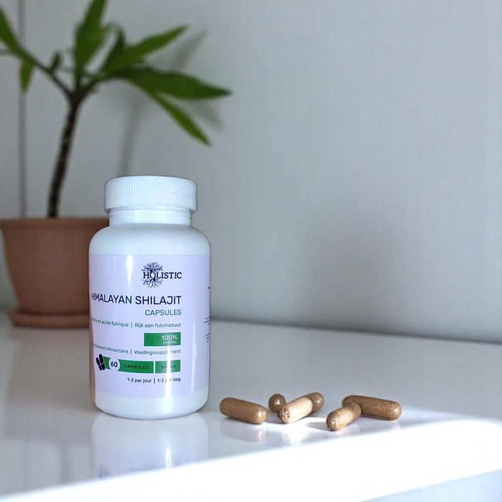 Flacon blanc de gélules. Inscription: Holistic Himalayan Shilajit Capsules. 60 gélules, vegan.