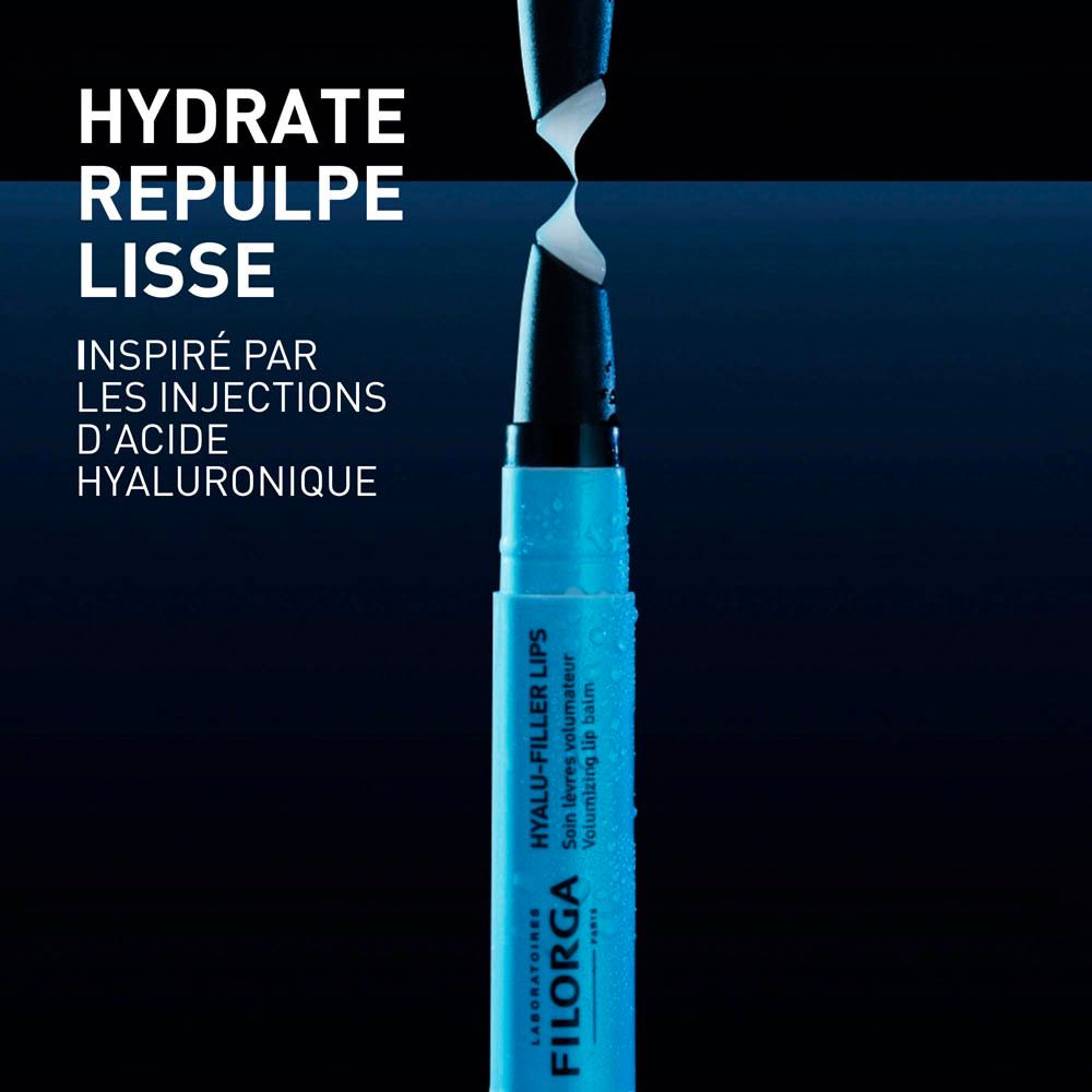 Applicateur du produit. Filorga Hyalu-Filler Lips. Tube bleu. Texte. Application sur les lèvres.