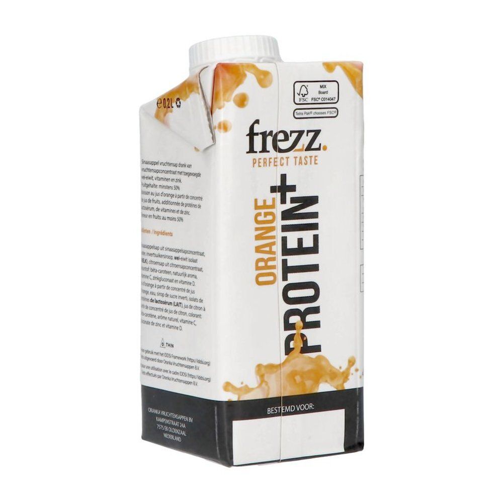 Brique avec bouchon blanc. Inscription: Orange Protein+, Extra Protein, Vitamine C, D & Zinc. 0,2L. Logo FSC.