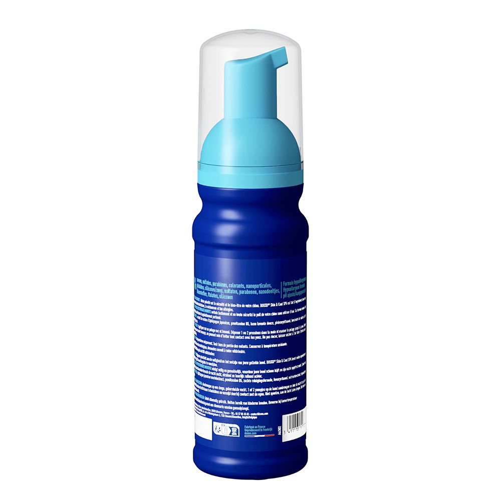 Flacon bleu avec bouchon bleu. Inscription: Douxo Skin & Coat Spa. Mousse ultra-sûre.