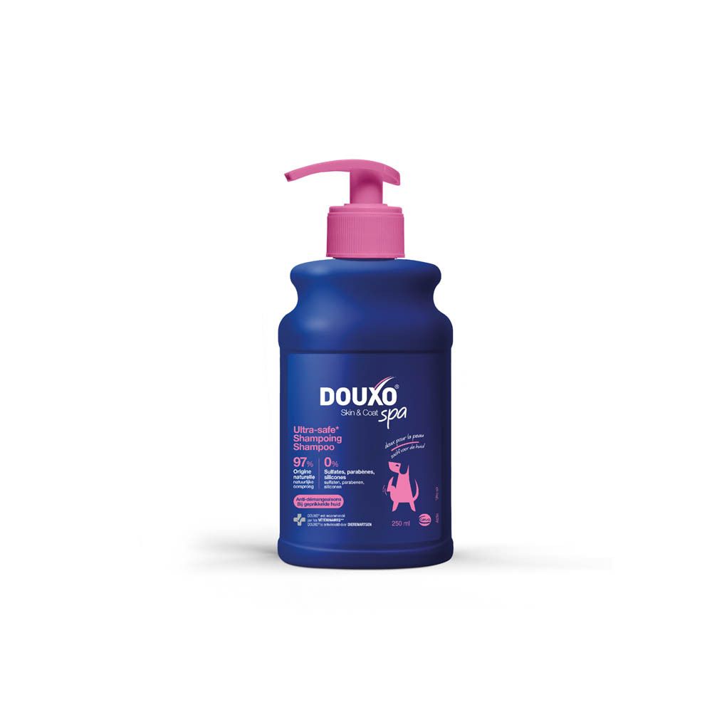 Flacon bleu avec pompe rose. Contient le shampooing Douxo Spa Ultra-Safe pour chiens.