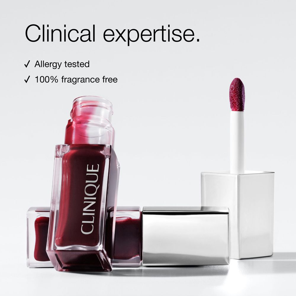 Clinique Pop™ Lip + Cheek Oil. Flacon ouvert et applicateur. Texte : « Allergy tested... »