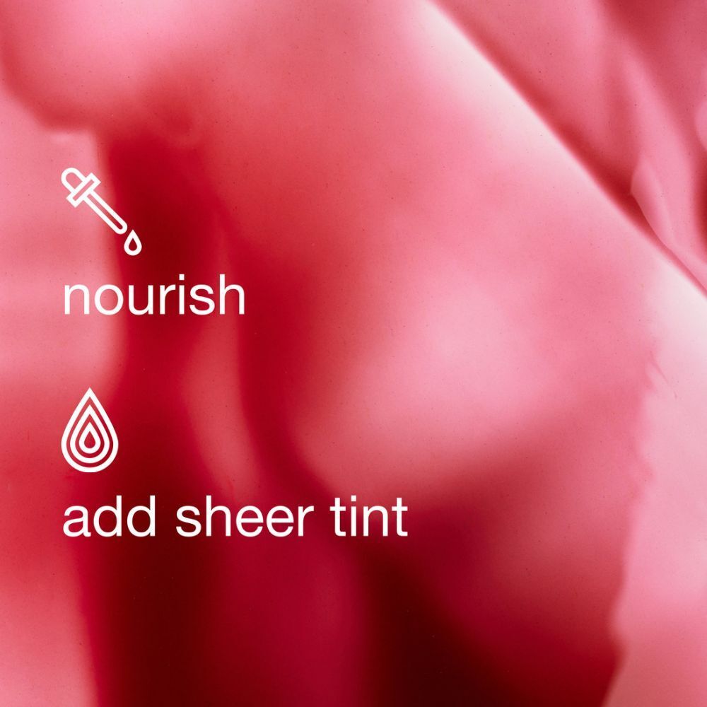 Gros plan d'un liquide rouge. Texte : Nourrir. Ajouter une teinte transparente.