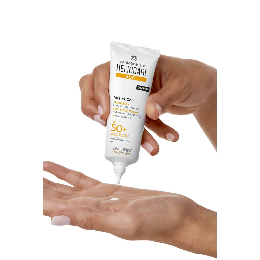 Heliocare 360° Water Gel SPF50+ sortant du tube. Liquide blanc.