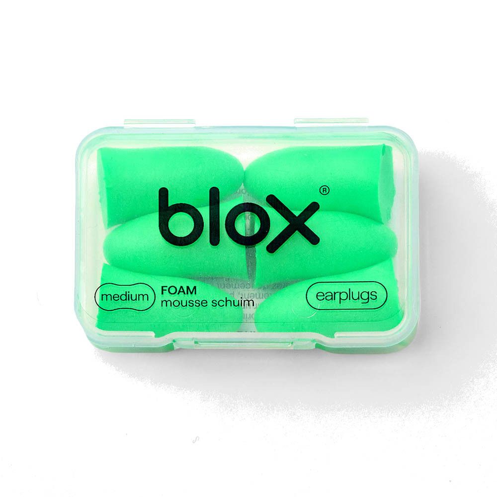 Bouchons d'oreilles Blox en mousse, taille médium, verts, dans une boîte de rangement transparente.