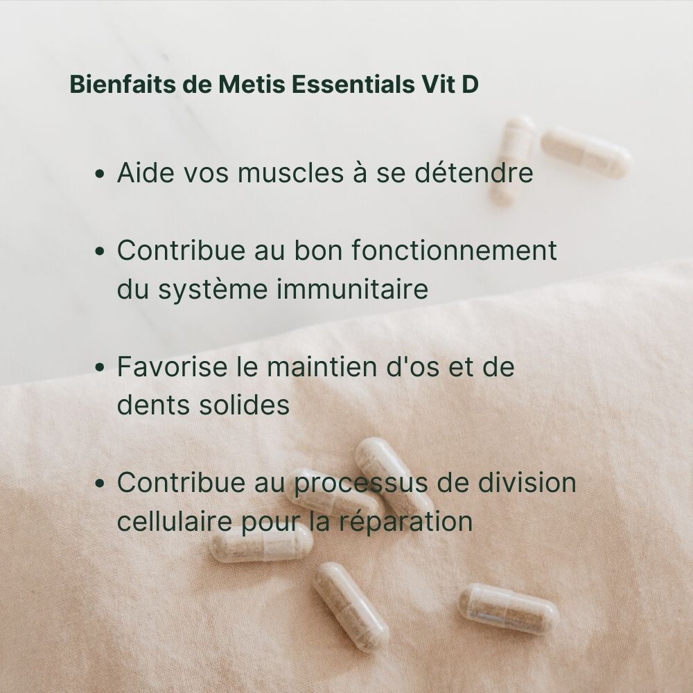 Avantages de Metis Essentials Vit D. Liste des avantages en français. Capsules à côté.