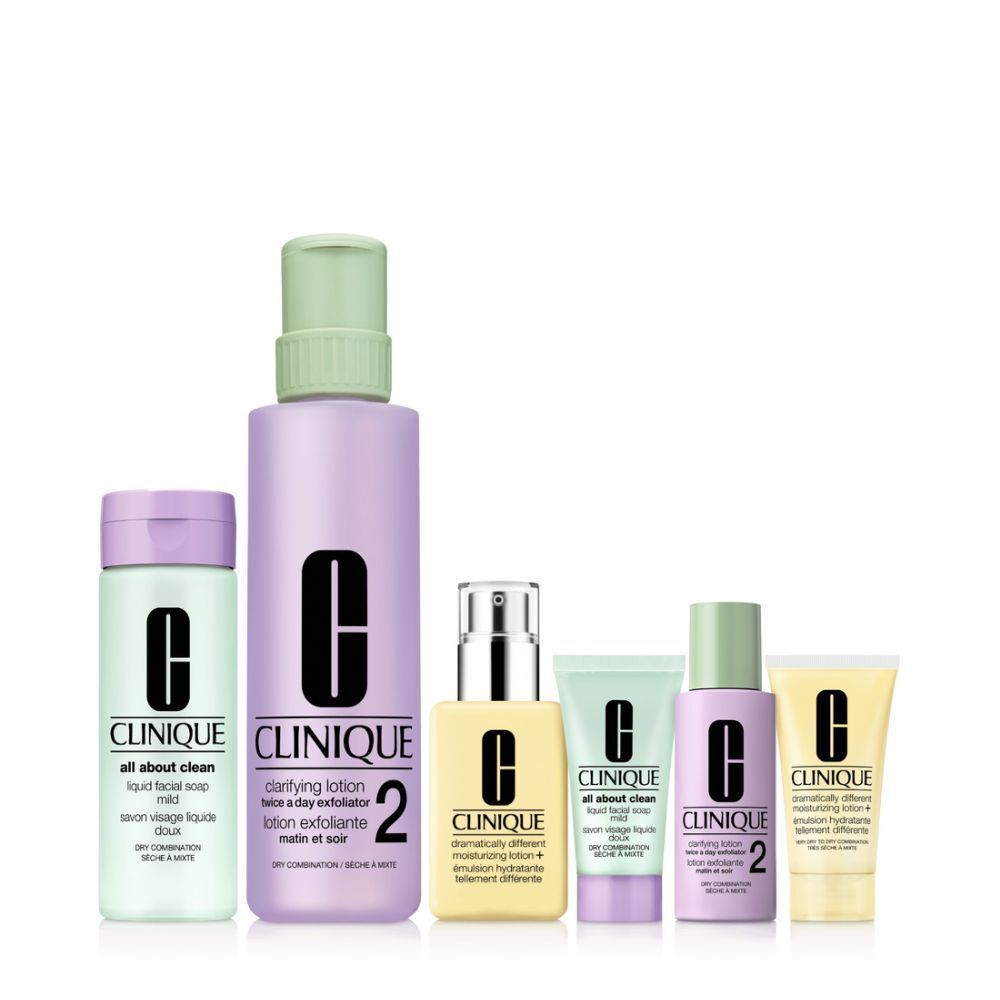 Coffret Clinique pour peaux mixtes à sèches. Contient plusieurs produits de différentes tailles et formes. Produits disposés de manière visible.