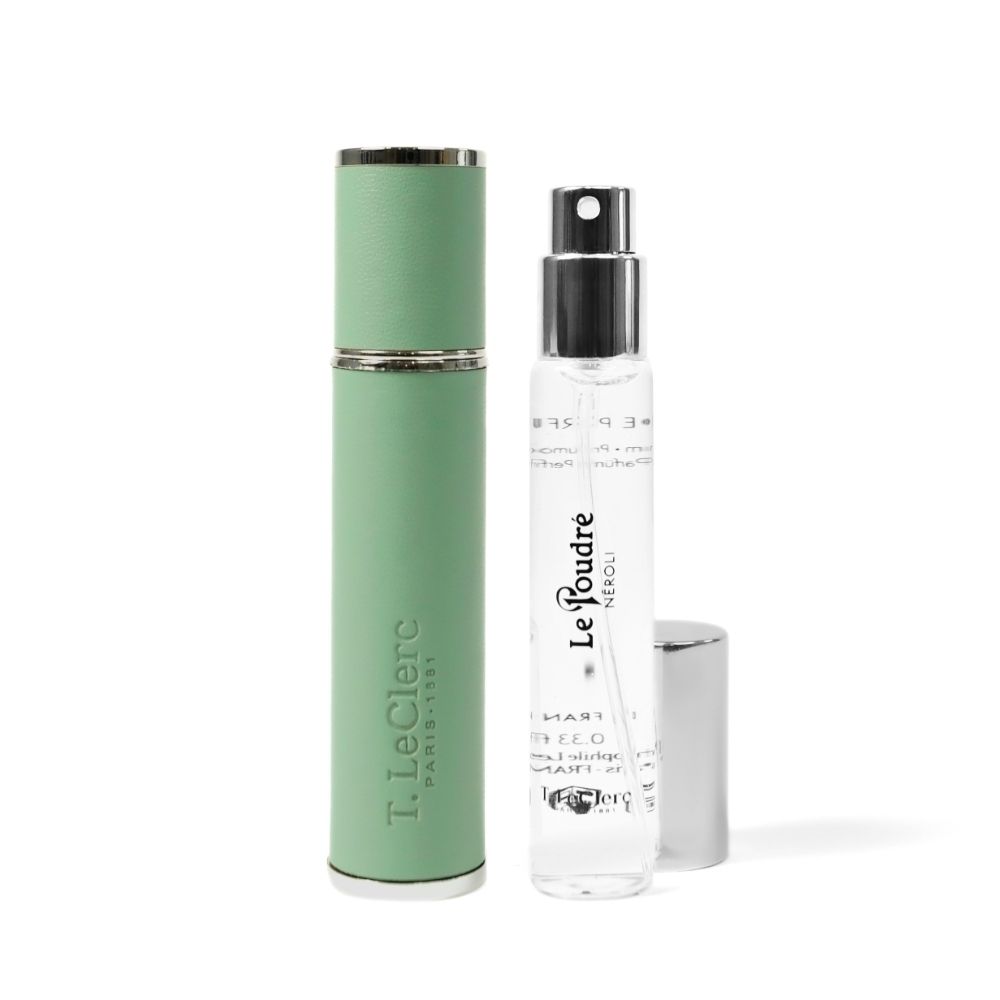 Vaporisateur de sac T. Leclerc pour parfum, vert, avec détail argenté et vaporisateur séparé.