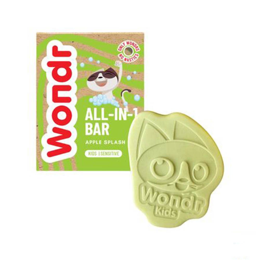 Produit et emballage "Wondr All-In-1 Bar Kids Apple Splash". Savon en forme d'ours. Emballage carton à côté.