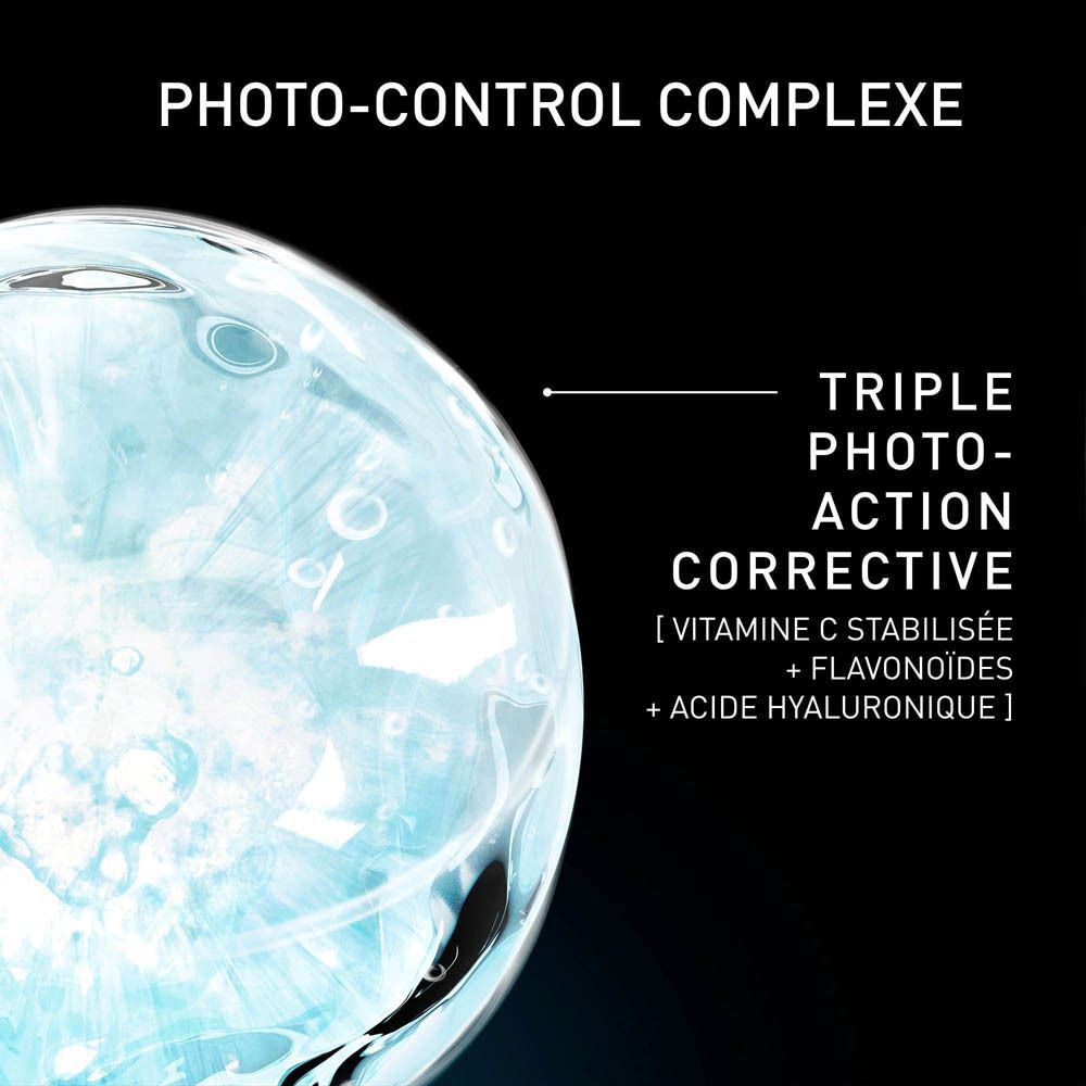 Image bleue. Texte: PHOTO-CONTROL COMPLEXE. Triple Photo-Action Corrective. Vitamine C, flavonoïdes, acide hyaluronique.
