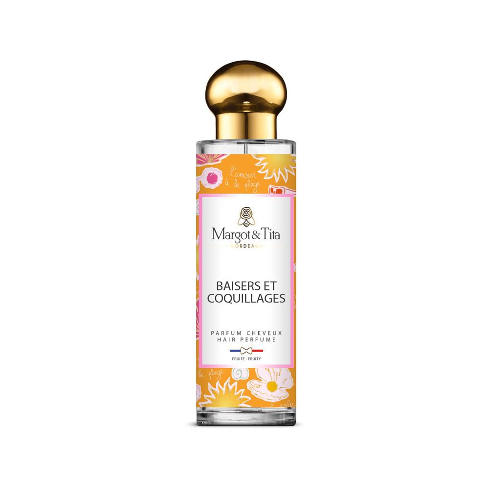 Parfum pour cheveux en flacon de verre avec bouchon doré. Étiquettes oranges décorées de coquillages et fleurs.