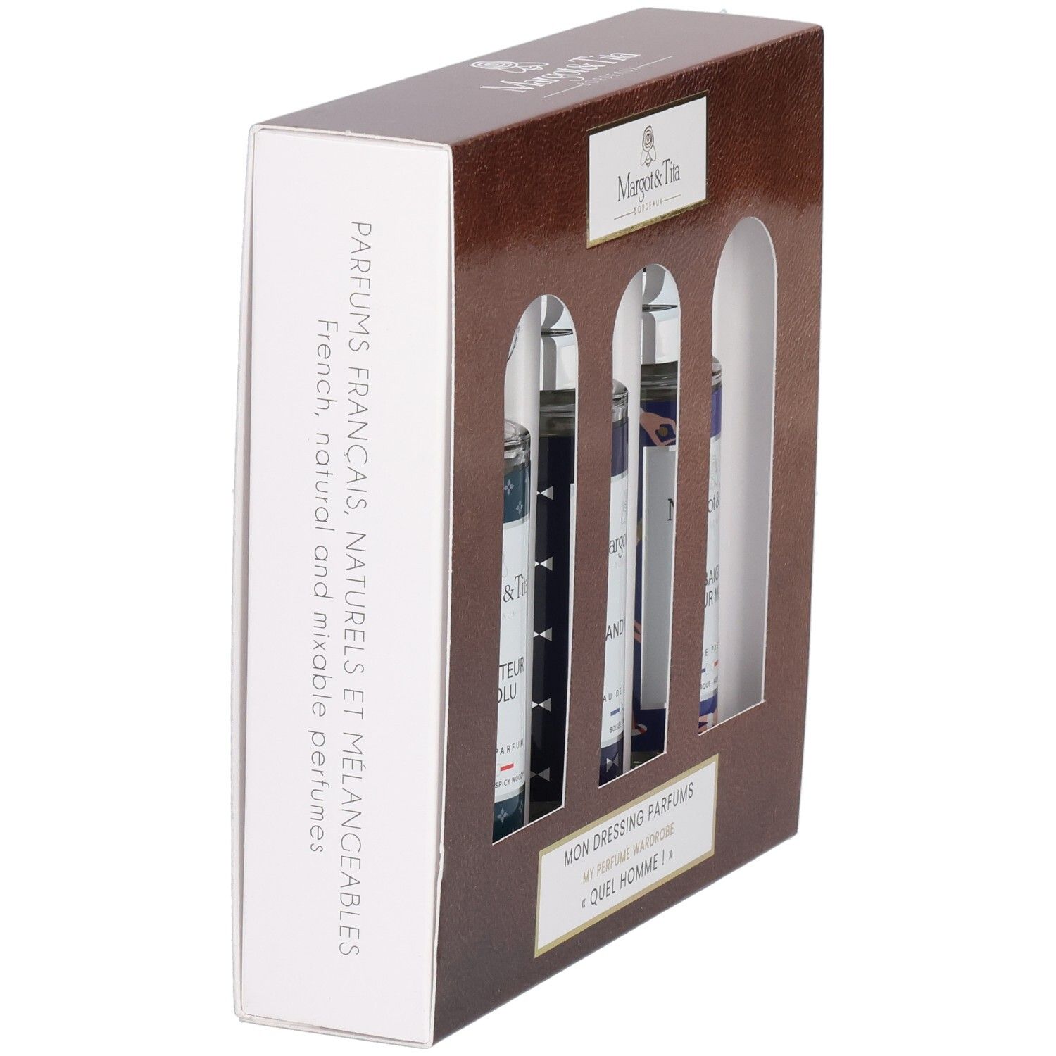 Coffret cadeau avec trois flacons de parfum. Boîte marron avec intérieur blanc. Ruban drapeau français.