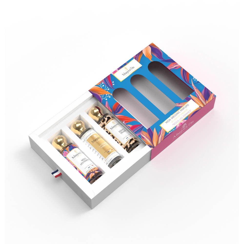 Coffret cadeau Margot & Tita avec trois flacons de parfum, légèrement ouvert, vue de côté.