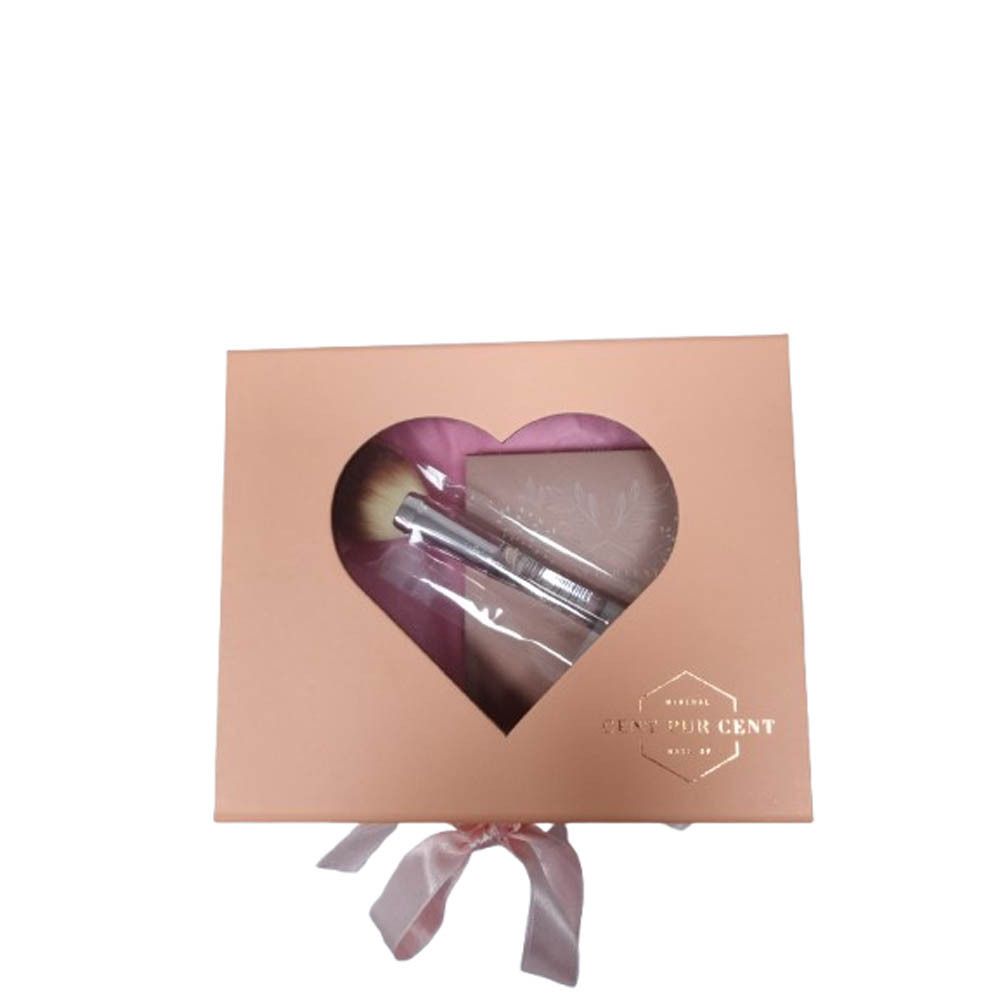 Coffret cadeau rose avec fenêtre en forme de cœur. Contient un pinceau et du maquillage. Ruban rose. Logo: Cent Pur Cent.