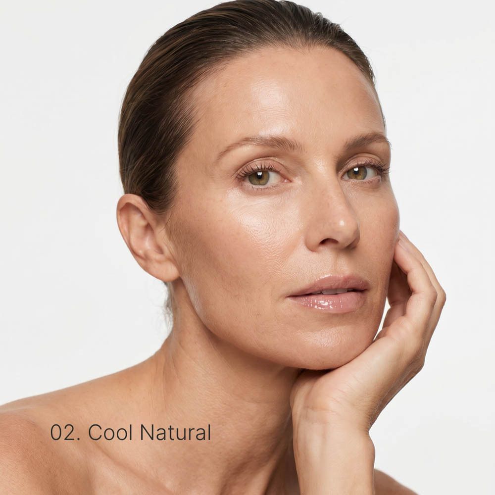 Flacon : Couleurs de Noir Serum Foundation SPF30 02. Testé dermatologiquement, pigments minéraux, ingrédients naturels, vegan.