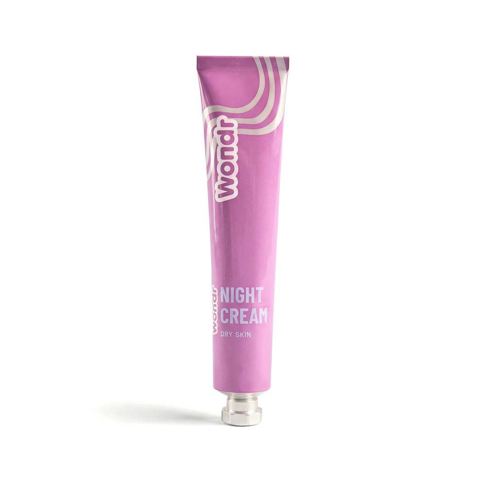 Tube lilas avec inscription blanche "Wondr" et "Night Cream Dry Skin".
