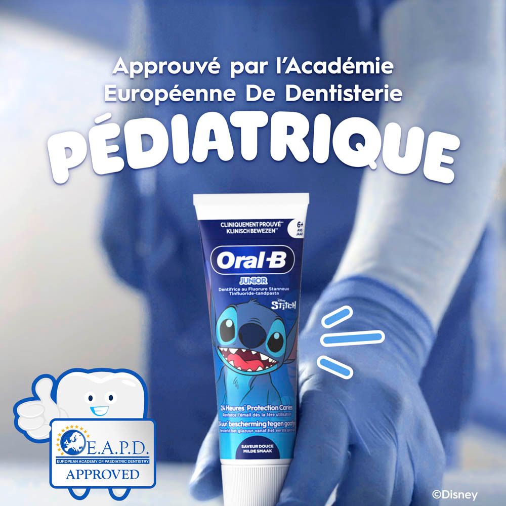 Fond bleu avec texte. Oral-B Junior, approuvé par l'Académie Européenne de Dentisterie Pédiatrique.