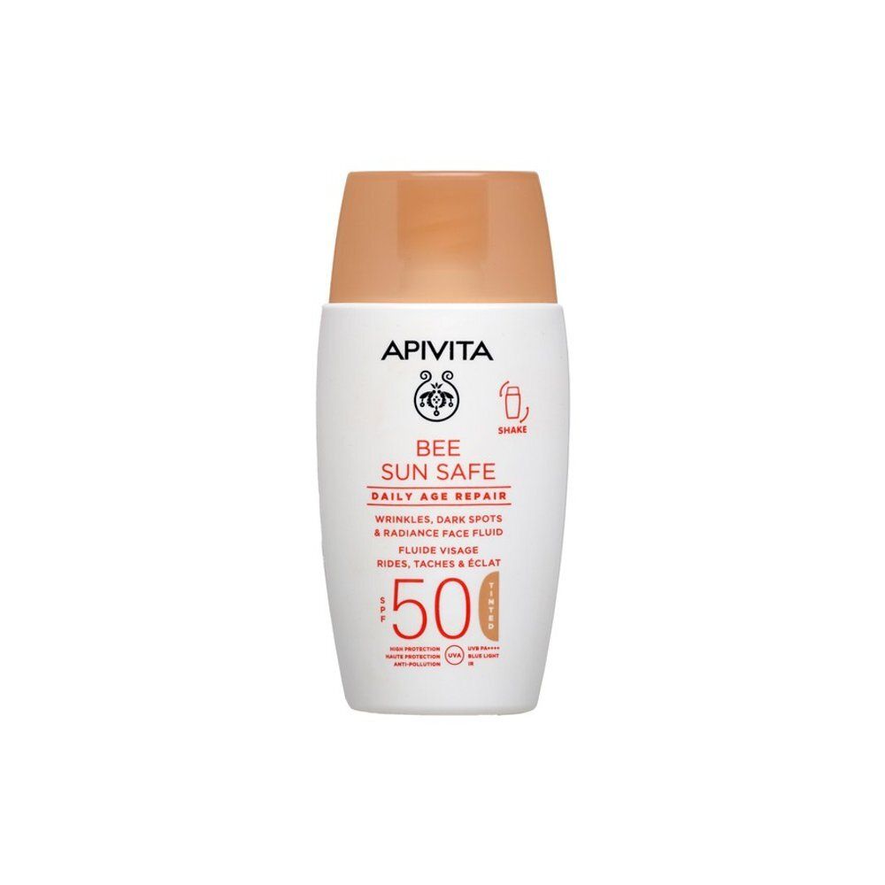 Flacon blanc, bouchon beige. Inscription: APIVITA BEE SUN SAFE. Texte: DAILY AGE REPAIR, SPF 50. Nom du produit.