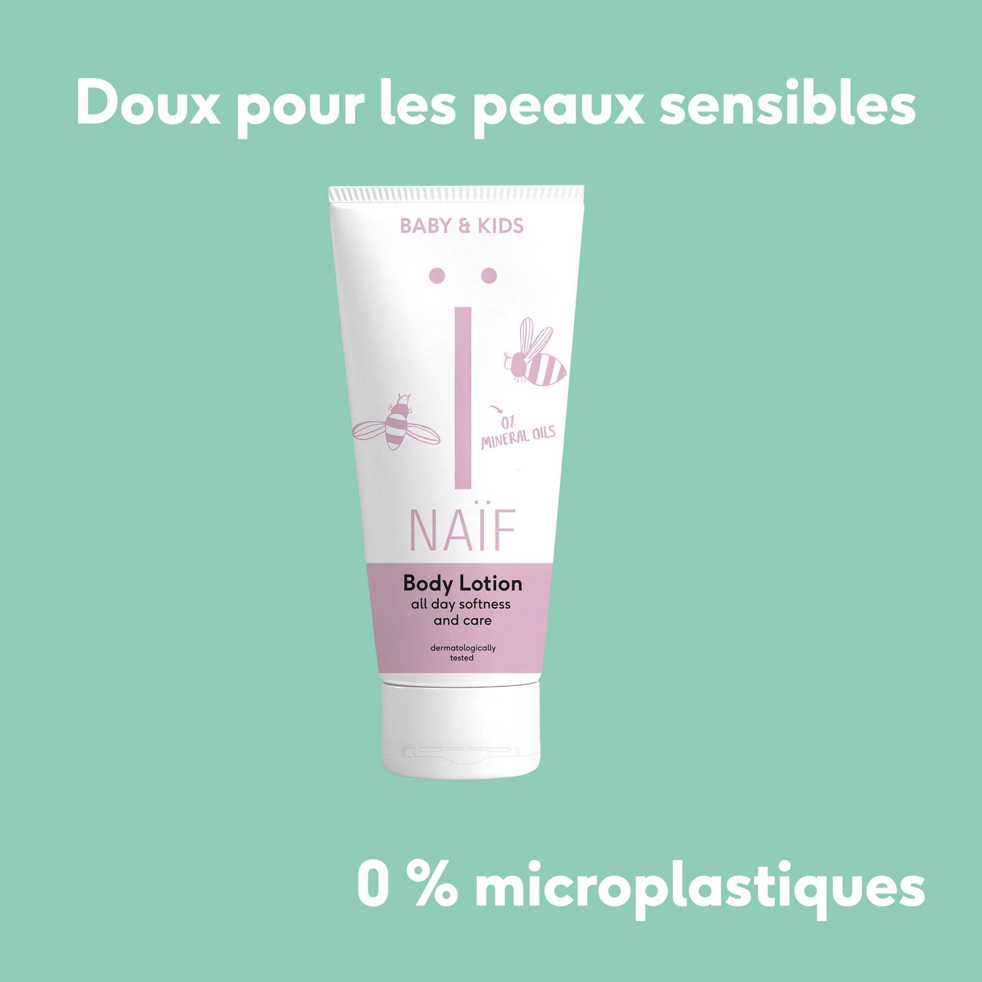Enfant avec Naïf Body Lotion. Texte : Testé dermatologiquement. 0% huiles minérales.