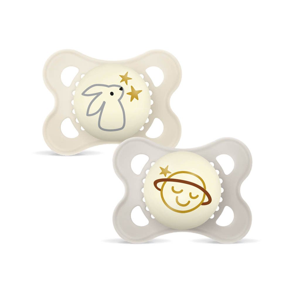 Sucette gris clair avec motif de lapin et étoiles. Le bouclier est beige clair.