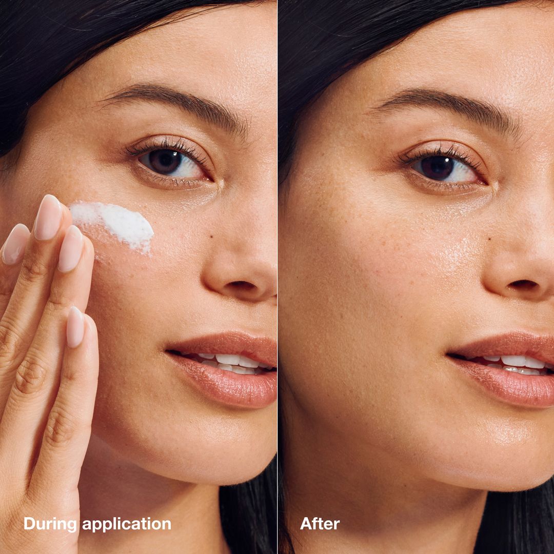 Femme appliquant de la crème sur son visage. Le résultat est visible à droite.