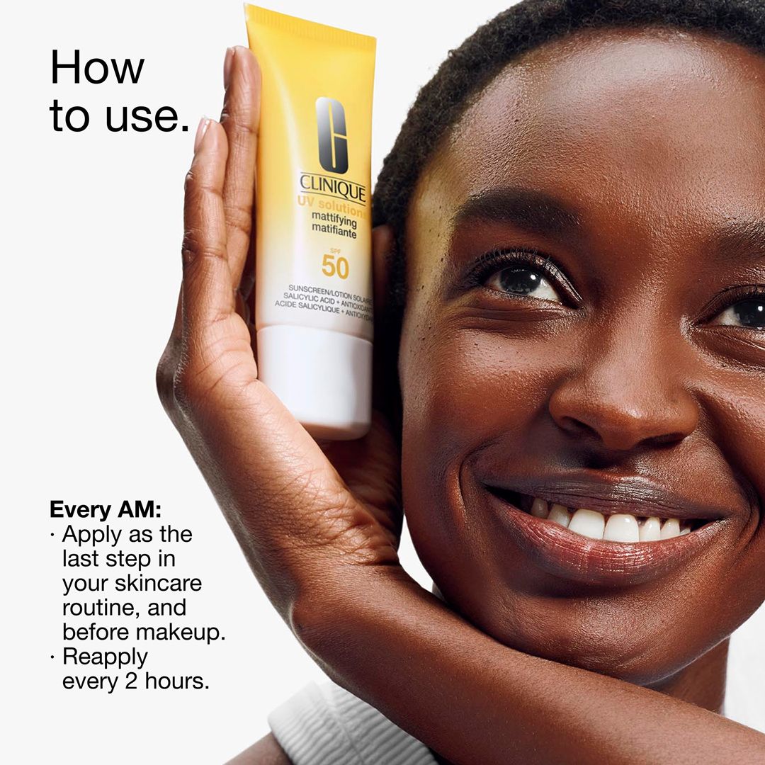 Personne tenant un tube Clinique UV Solutions. Texte : Mode d'emploi. Appliquer le matin et toutes les 2 heures.