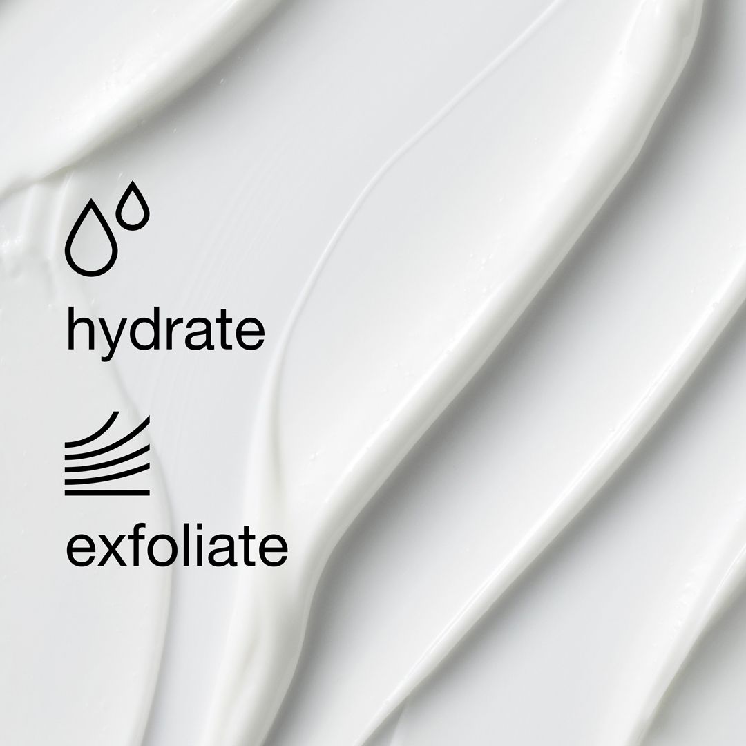 Échantillon de crème blanche avec texte. Hydratation et exfoliation.