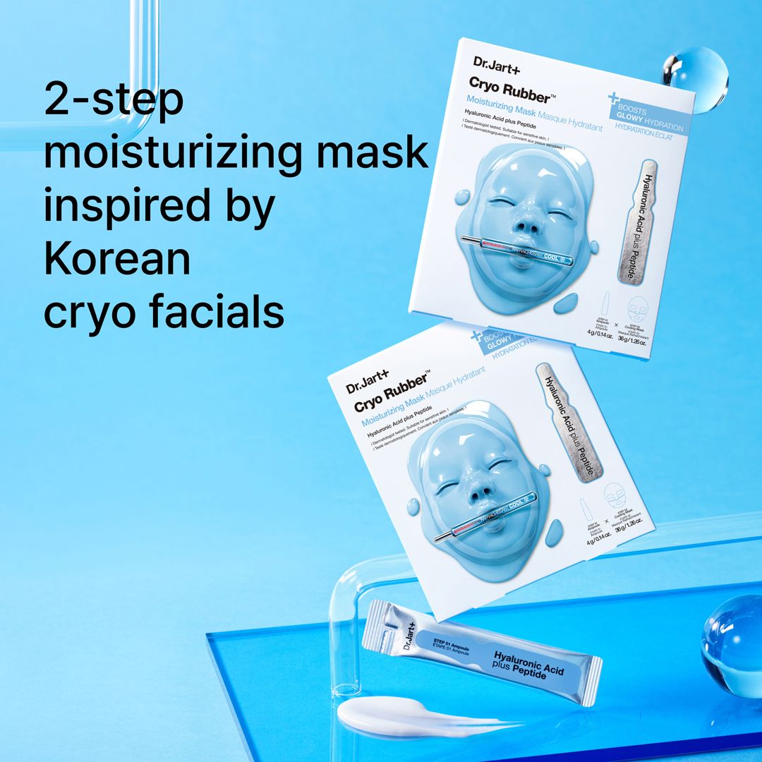 Deux emballages Dr.Jart+ Cryo Rubber™ Moisturizing Mask. Une ampoule et un masque. Sur fond bleu.