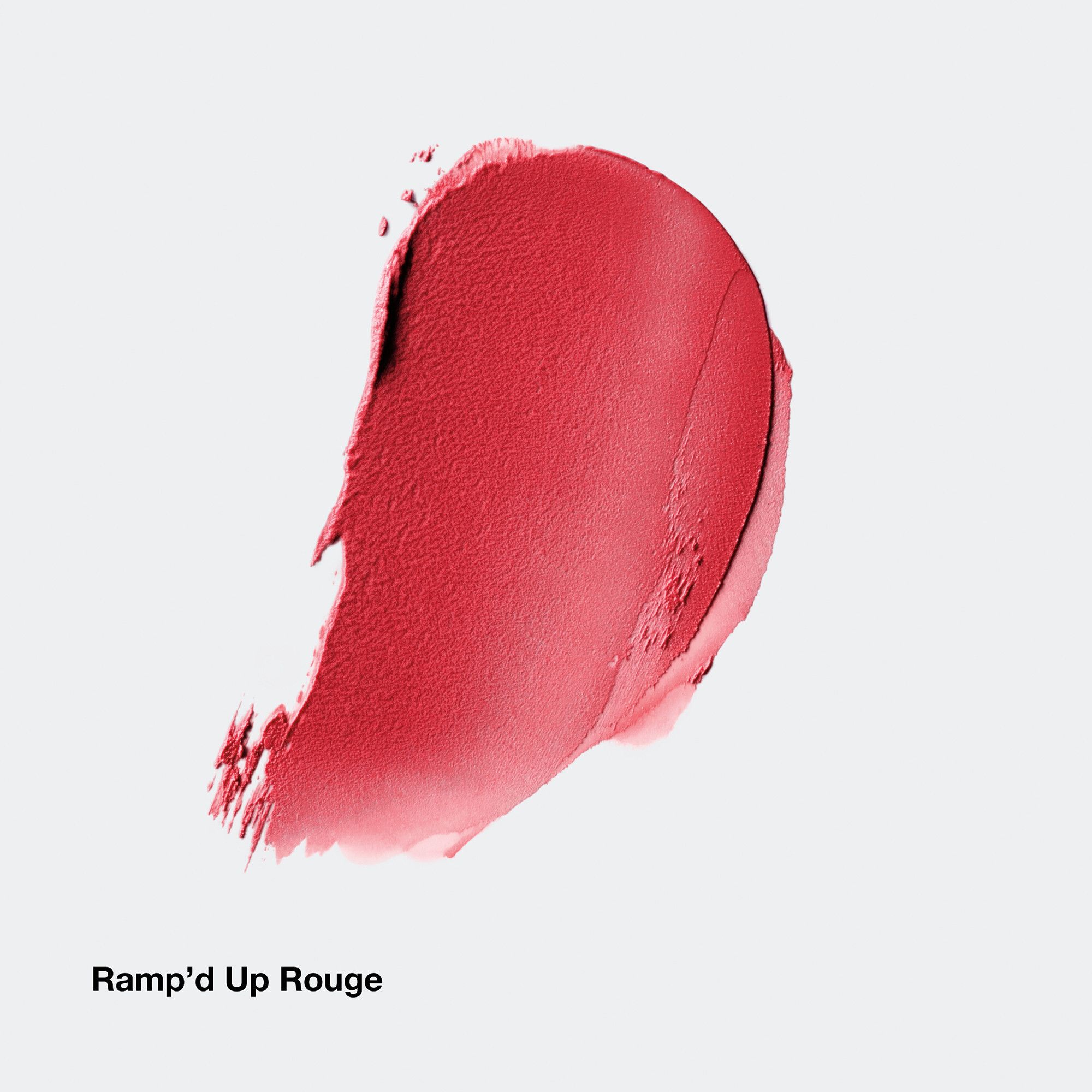 Éclaboussure de couleur rouge Clinique. Nom du produit 'Ramp'd Up Rouge' visible.