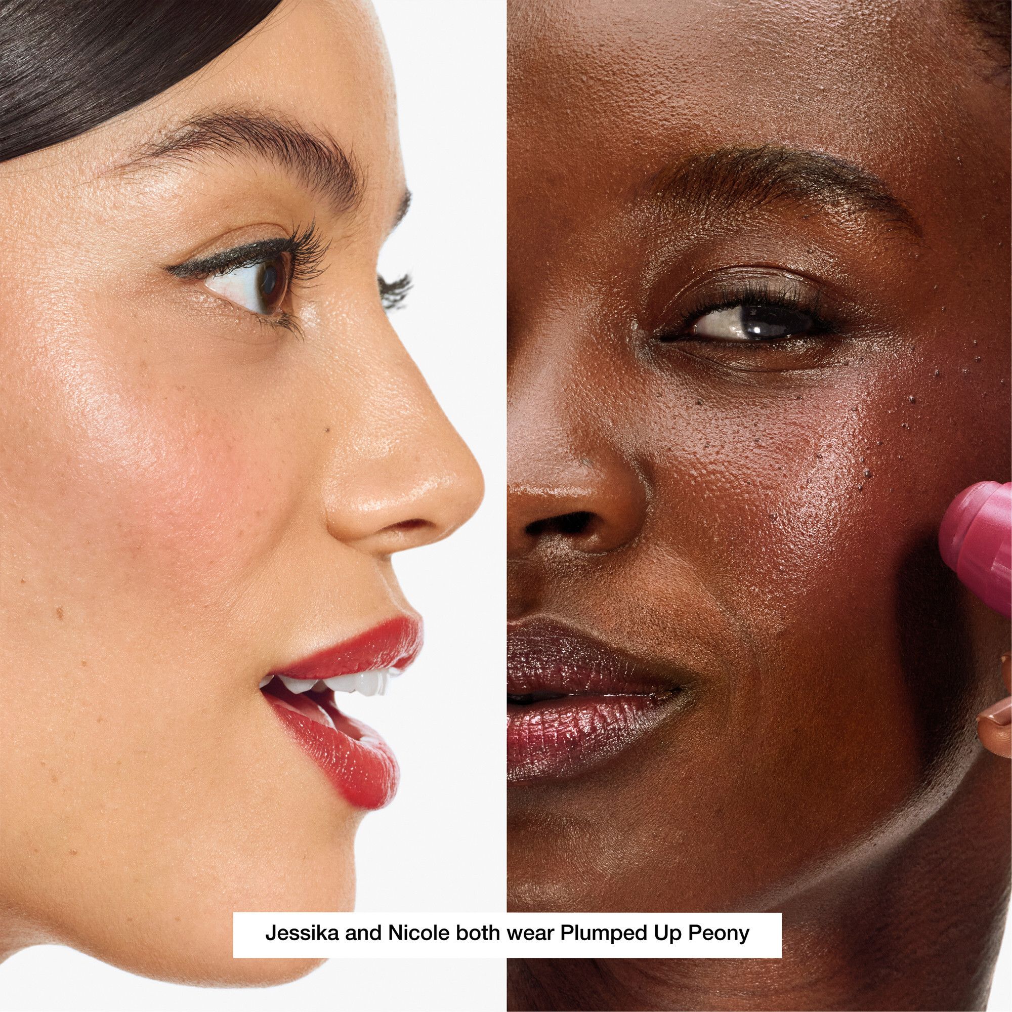 Deux femmes avec du fard à joues. L'une porte Plumped Up Peony.