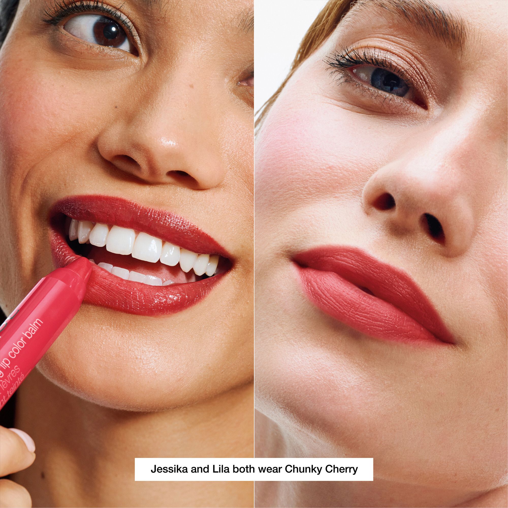 Deux femmes avec la couleur Chunky Cherry. Application du rouge à lèvres.