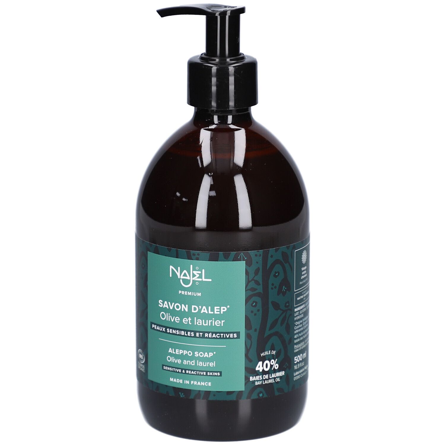 Flacon brun avec pompe noire. Inscription : NAJEL Savon d'alep, Olive et laurier. Étiquette verte avec texte.