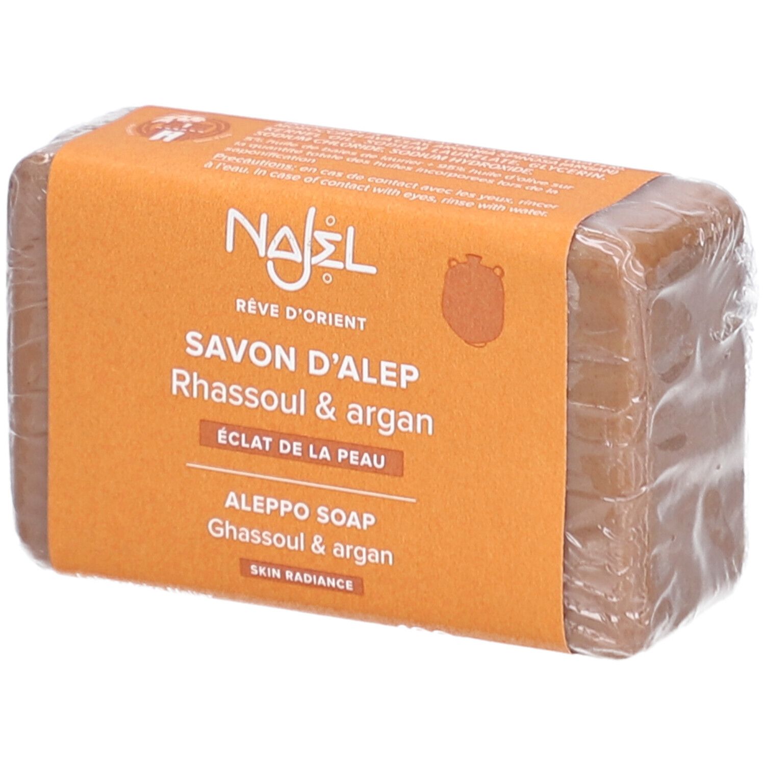 Savon rectangulaire emballé. Bande orange avec nom du produit et logo.