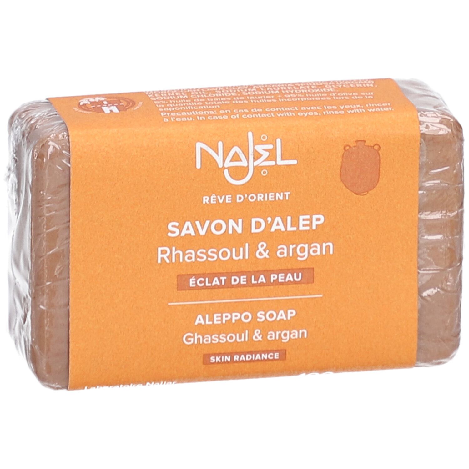 Savon rectangulaire emballé. Bande orange avec nom du produit et logo.