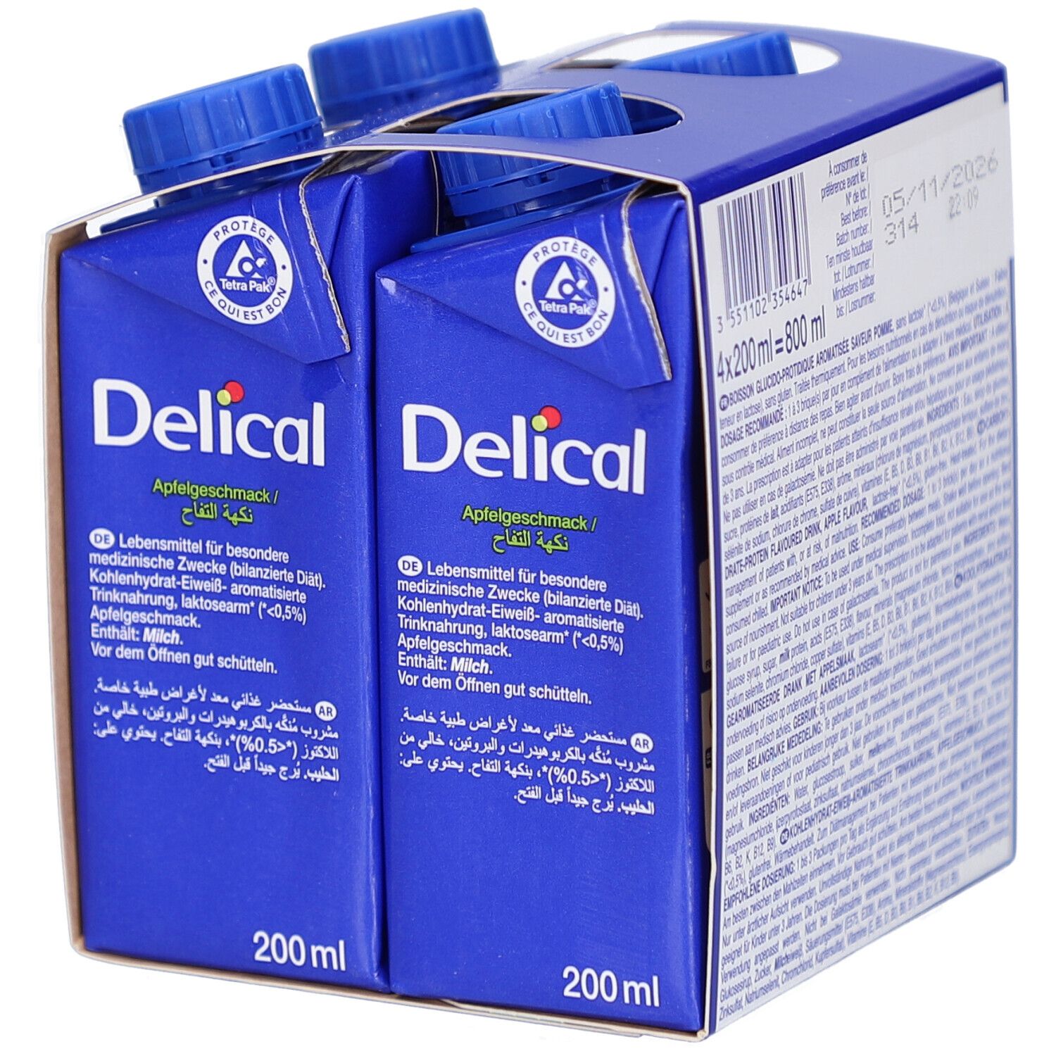 Emballage de quatre boissons. Emballage bleu avec logo Delical et goût pomme. Deux boissons sont visibles.