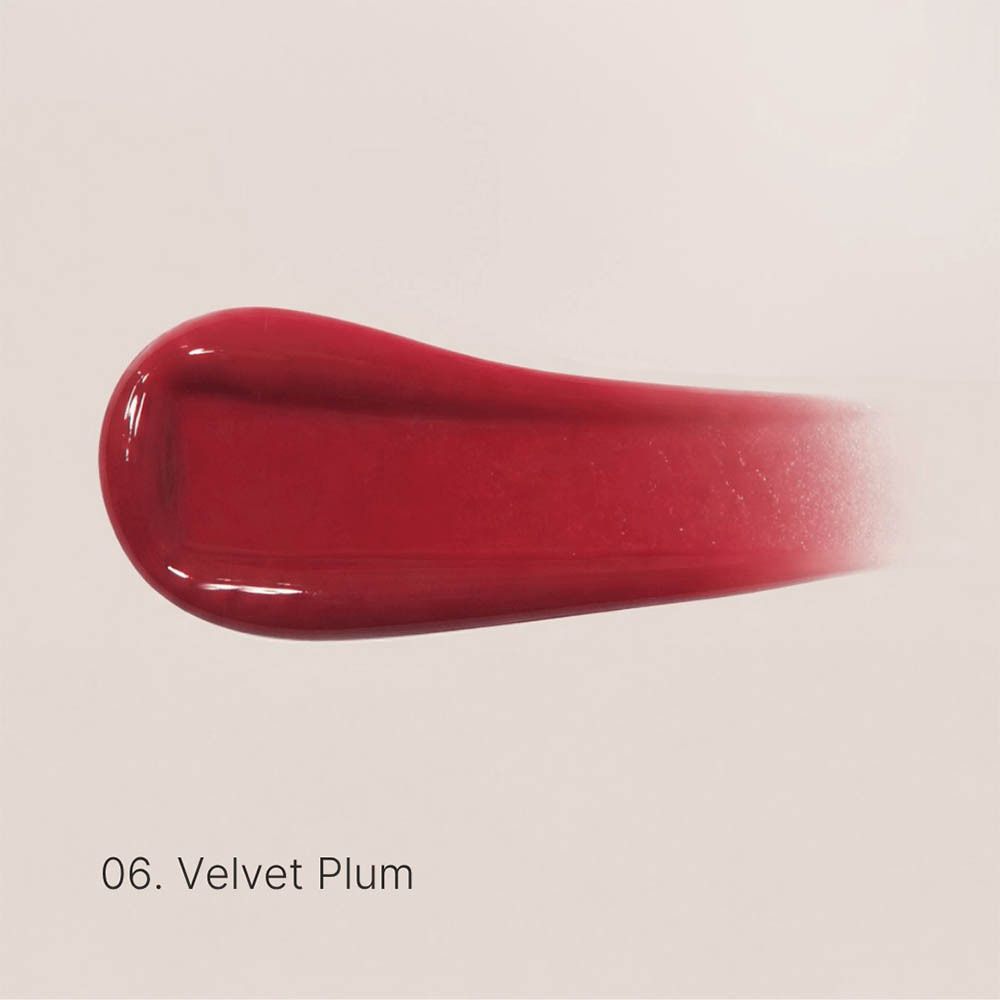 Tube du Couleurs de Noir Peptide Lip Glaze 06 Velvet Plum avec son capuchon retiré.