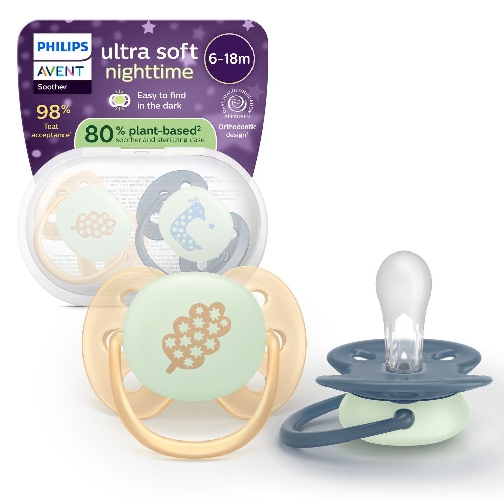 Deux sucettes dans l'emballage et une sucette seule. La sucette seule est bleue et verte. L'emballage affiche le logo Philips Avent et l'inscription "Ultra Soft Nighttime".