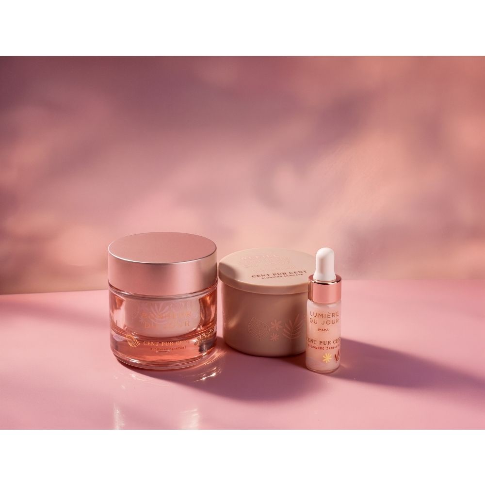 Coffret cadeau Cent Pur Cent Daily Essentials, vue latérale avec pot, boîte et sérum.