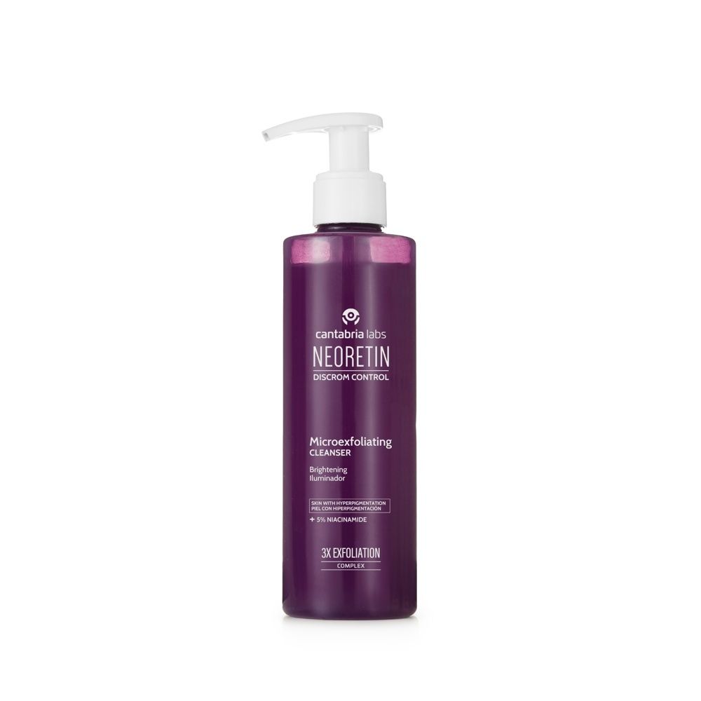 Nettoyant micro-exfoliant Neoretin Discrom Control dans un flacon pompe violet.
