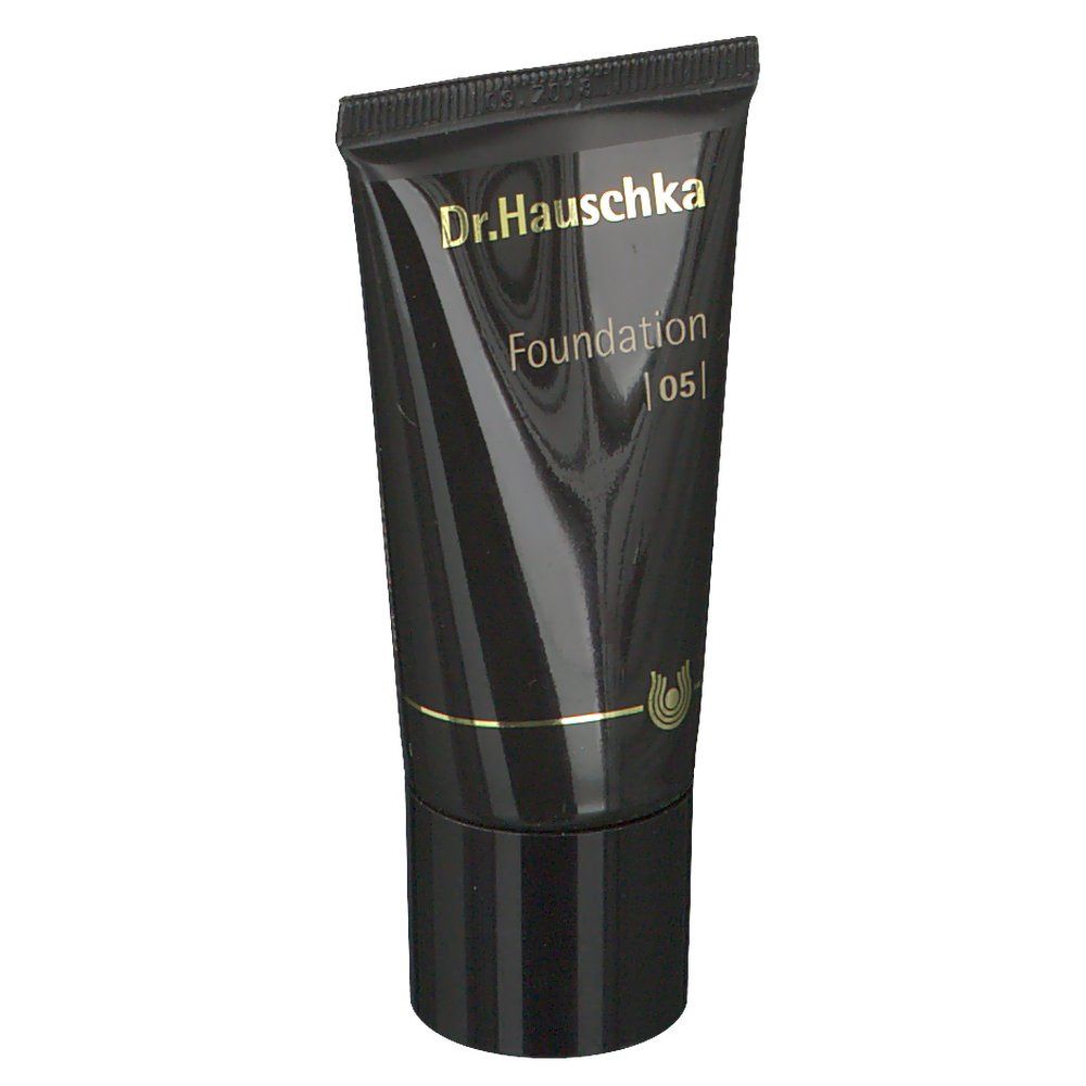 Tube noir avec inscription Dr. Hauschka Foundation 05. Texte et logo dorés. Bouchon noir.