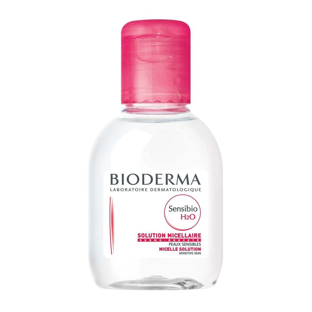 Flacon transparent avec bouchon rose. Inscriptions : BIODERMA, Sensibio H2O, Solution Micellaire, Peaux Sensibles, Micelle Solution, Sensitive Skin.